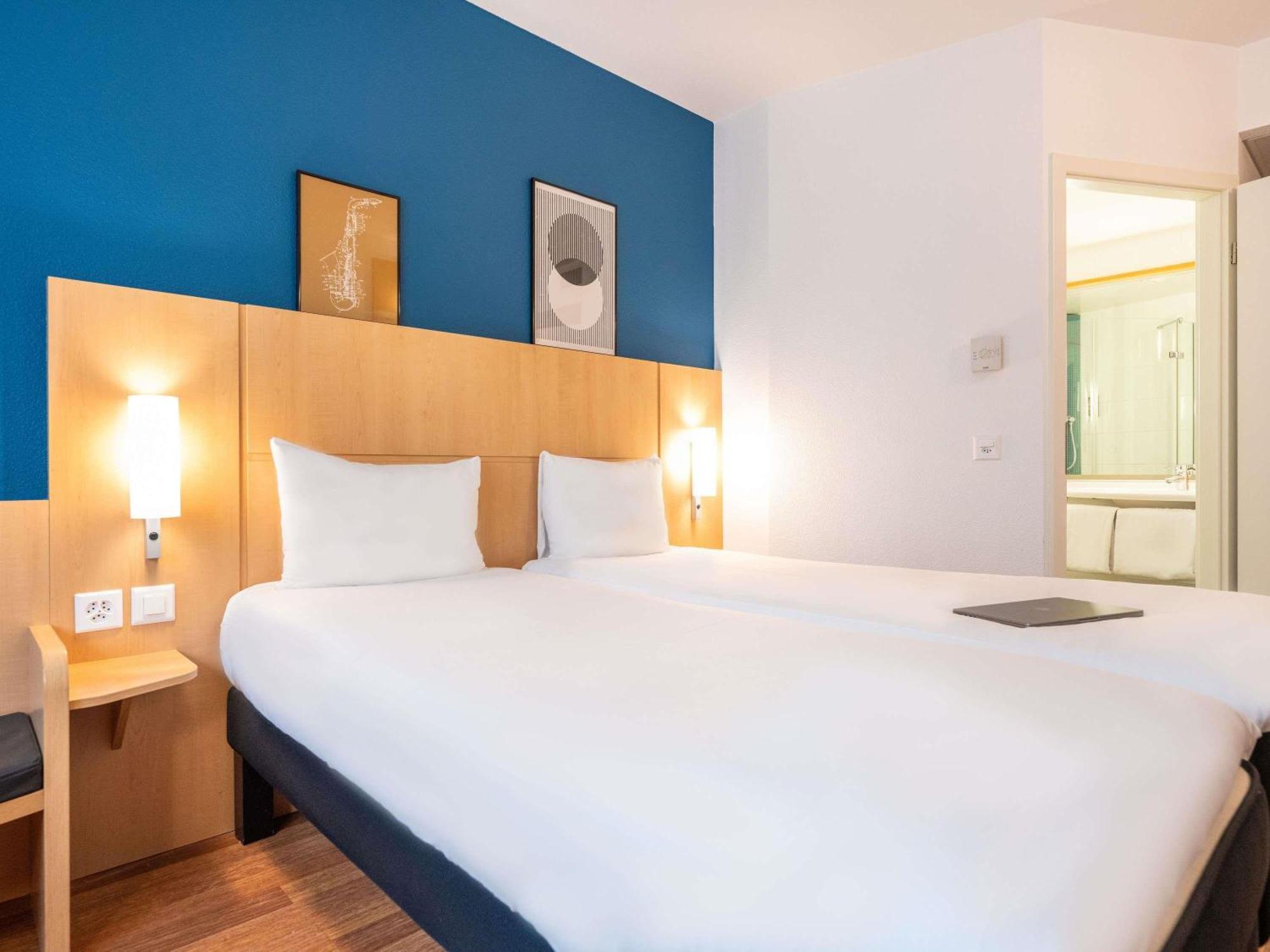 Hotel Ibis Centre Nations 3*