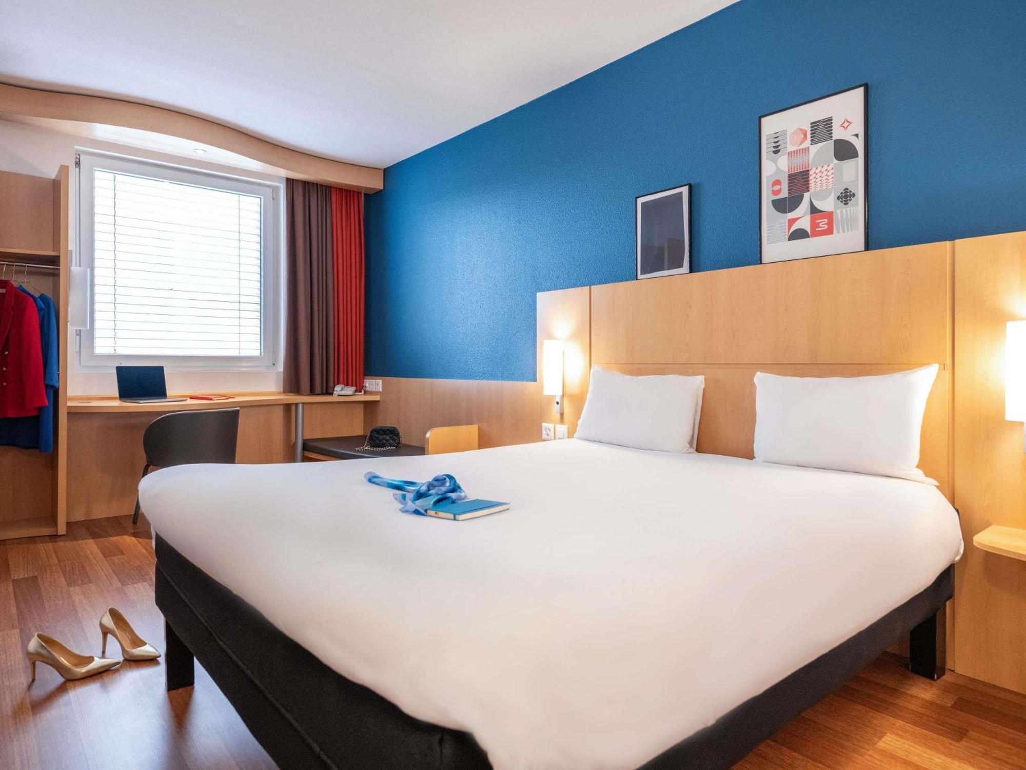 Hotel Ibis Centre Nations 3*